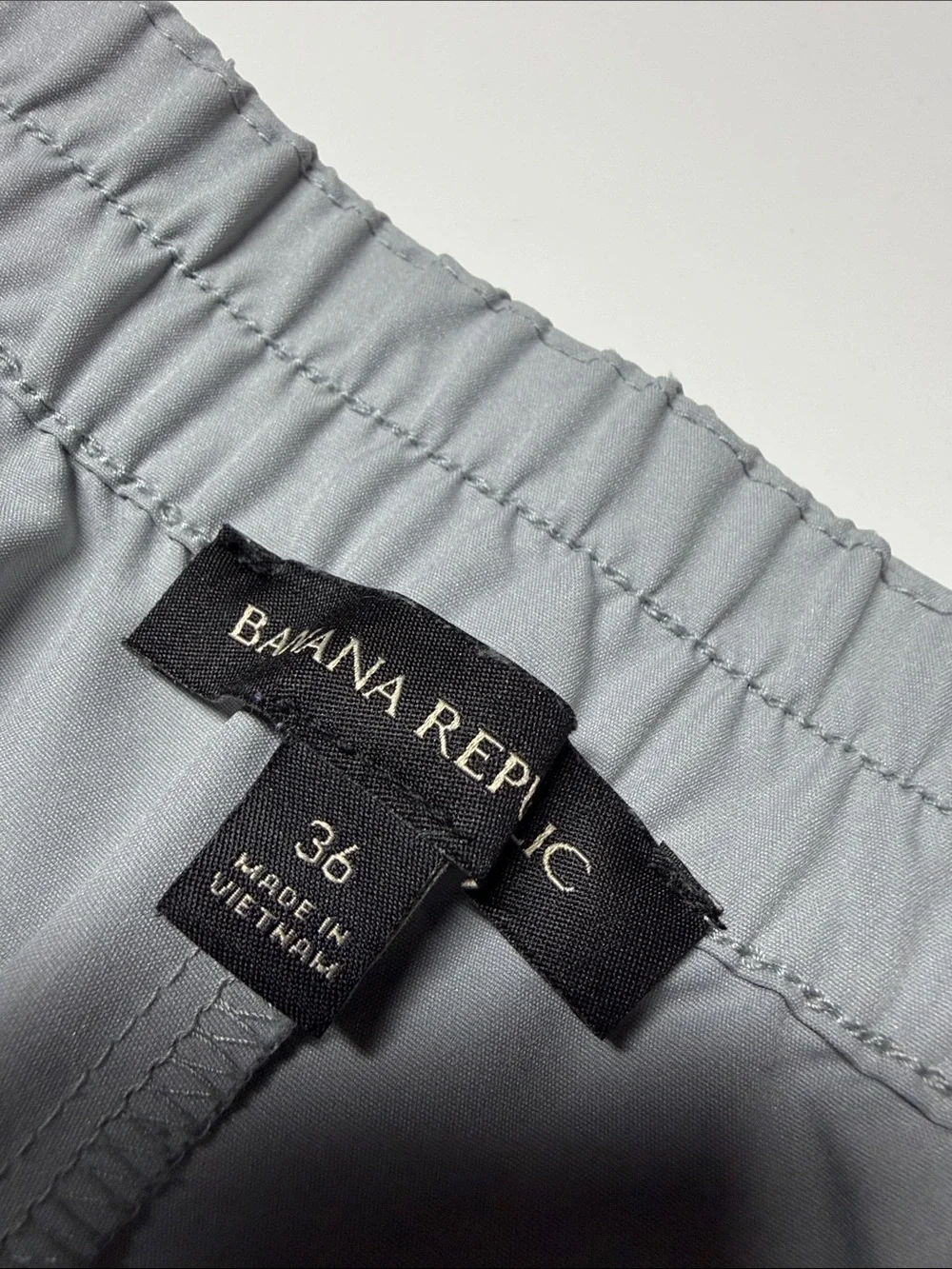 Banana Republic Men's Light Gray Athletic Elastic-Waist jogger pants